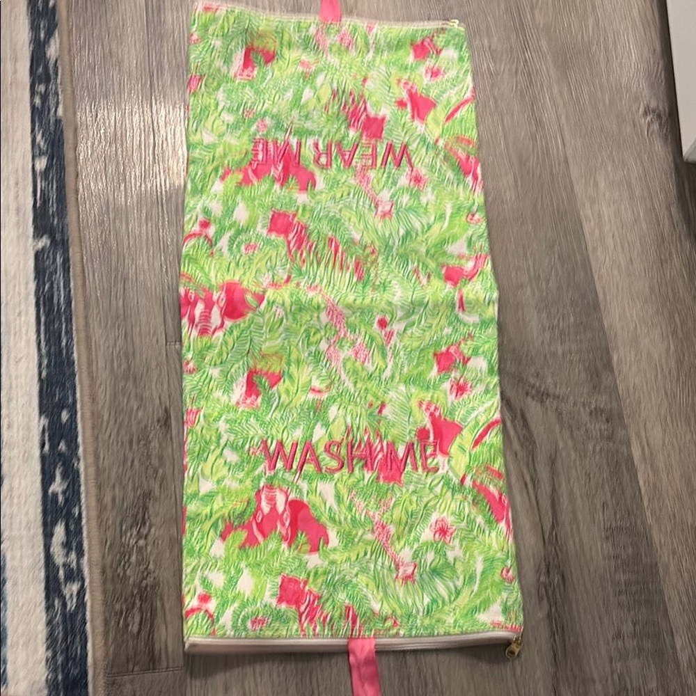 Lilly Pulitzer wash me wear me travel bag